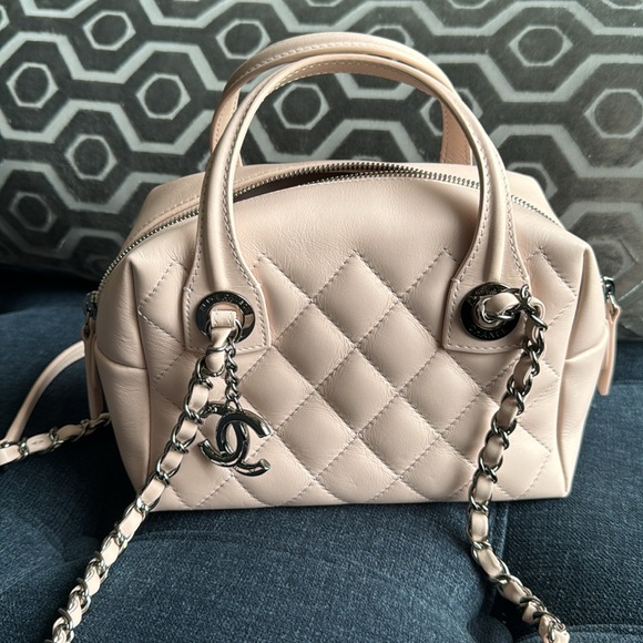 Chanel Feather Weight Bowling Quilted  Leather Shoulder Bag - Picture 2 of 10